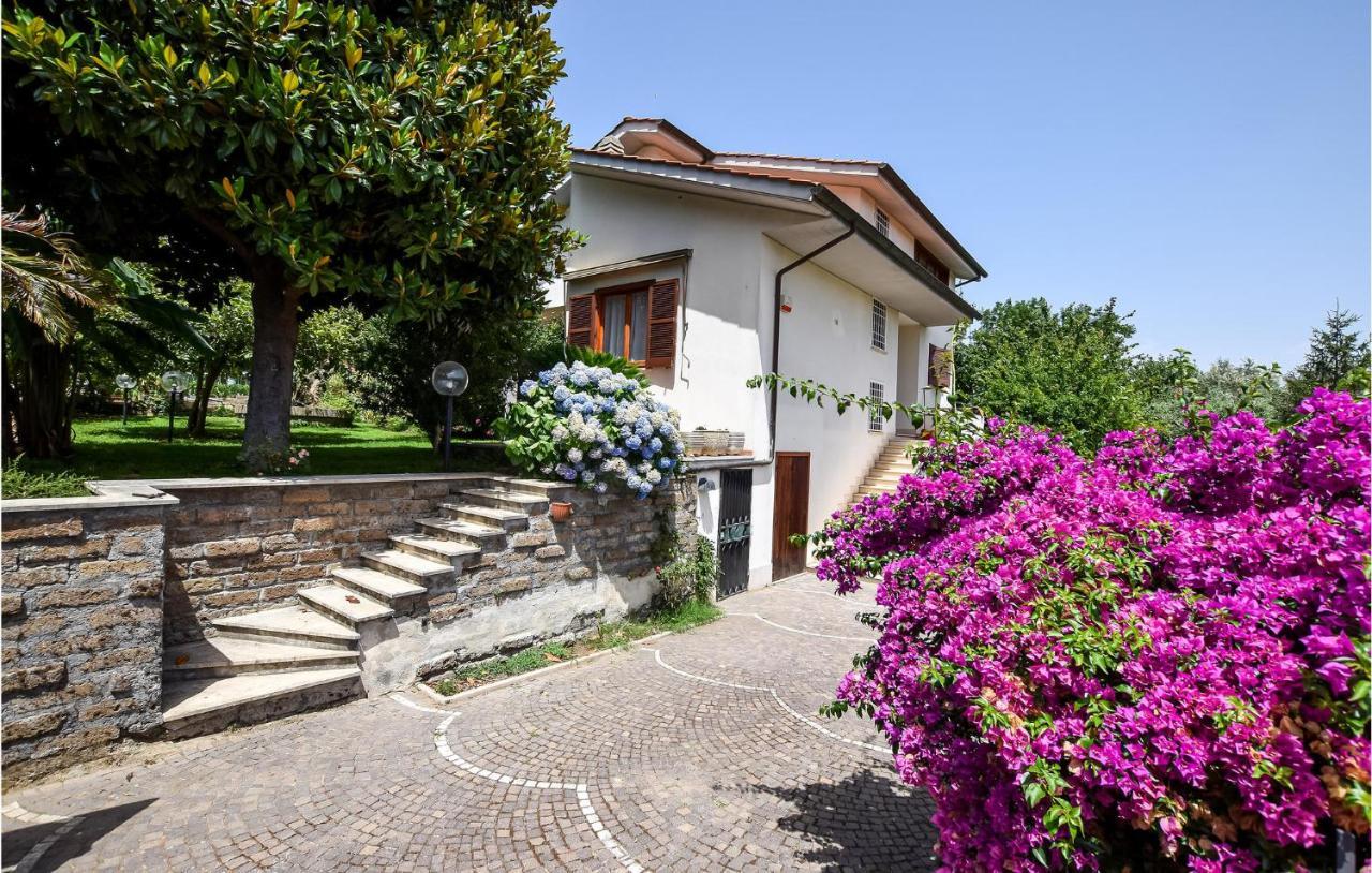 Cozy Home In Anguillara Sabazia With Kitchenette Esterno foto