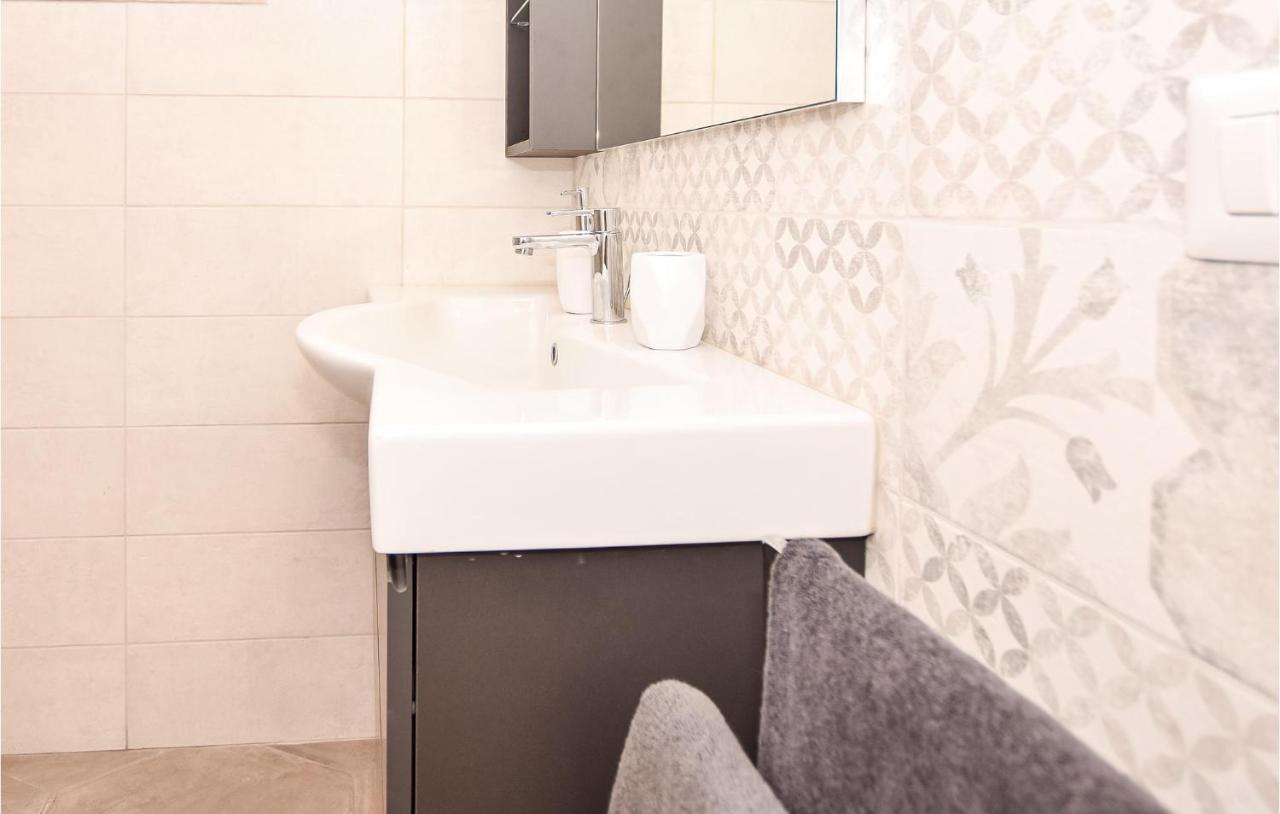 Cozy Home In Anguillara Sabazia With Kitchenette Esterno foto