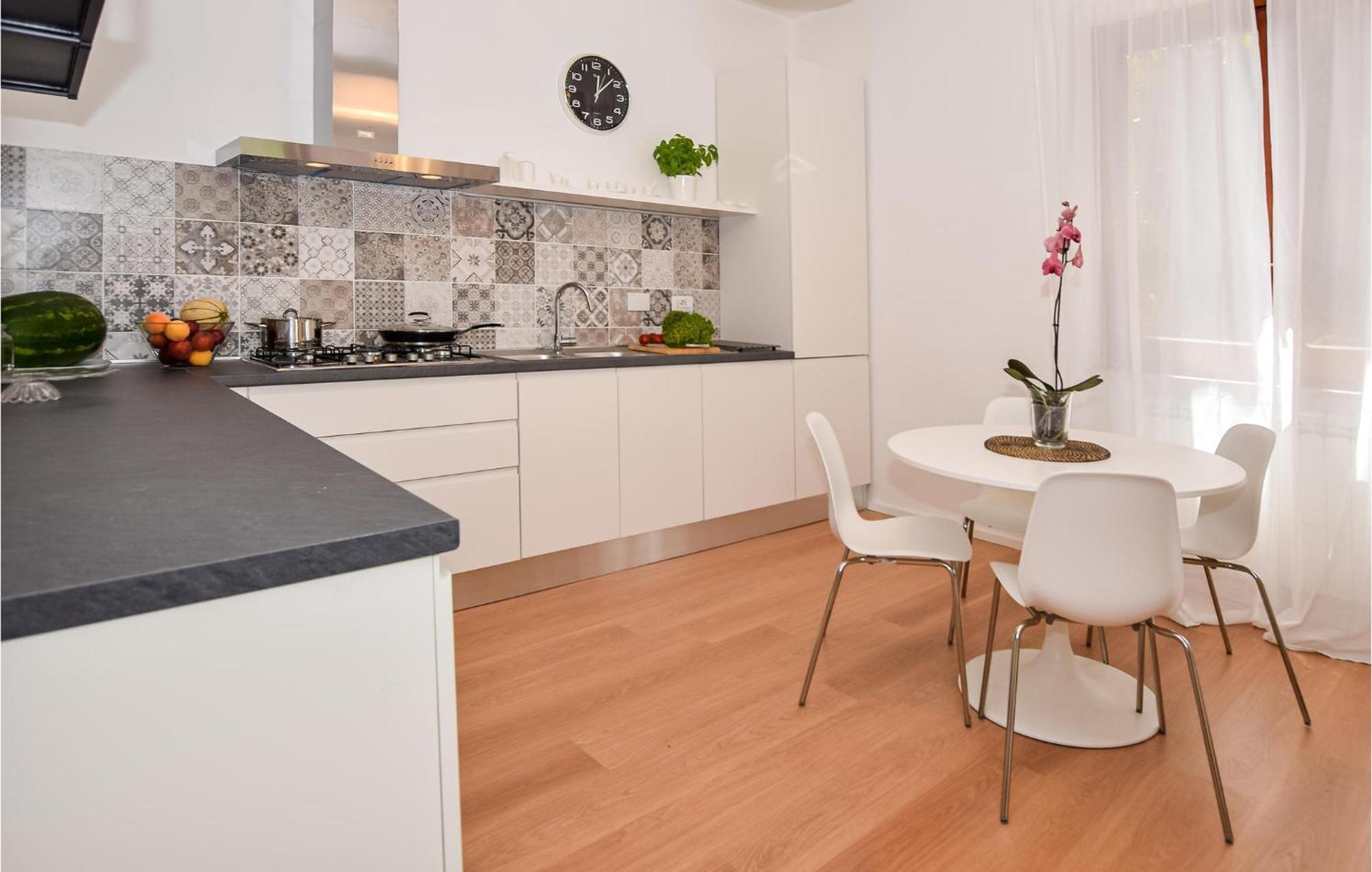 Cozy Home In Anguillara Sabazia With Kitchenette Esterno foto